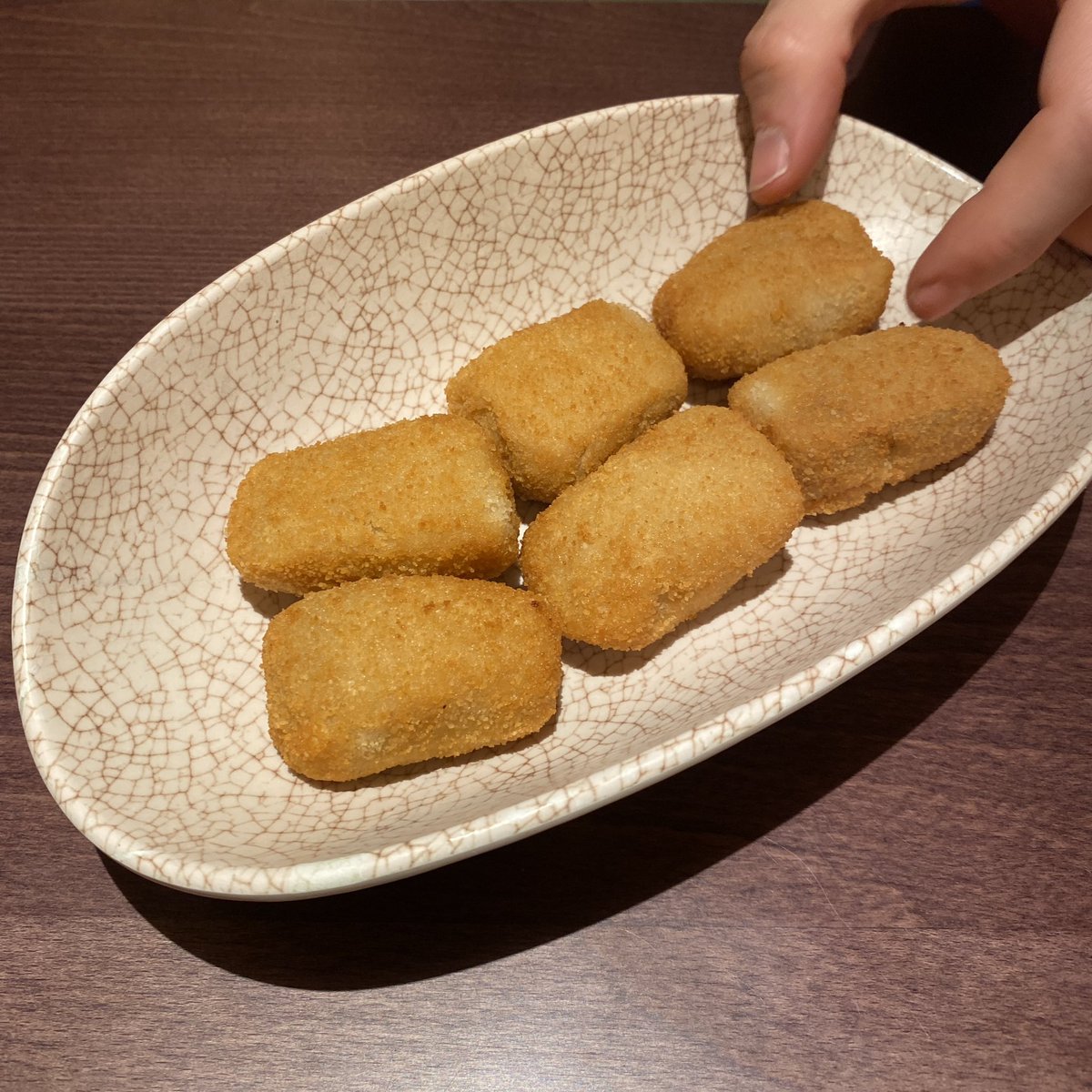 Ez fida kroketak hozten usten denaz ezta garagardoa berotzen usten denaz ere. Nik garagardoa ez dut gustoko baina ezin itxaron kroketak hoztera
#Beroa
#SasiTxiotx
#AsteanBehin