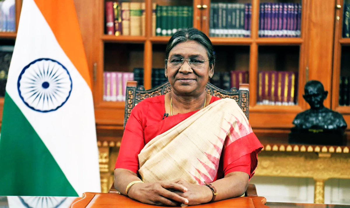 माननीय राष्ट्रपति महोदया द्रौपदी मुर्मू जी को जन्मदिन की हार्दिक बधाई एवं शुभकामनाएँ…

ईश्वर से प्रार्थना है कि आपको उत्तम स्वास्थ्य एवं दीर्घायु प्रदान करें ताकि आप सदैव देश के लोकतांत्रिक मूल्यों को सशक्त करती रहें। <a href="/rashtrapatibhvn/">President of India</a>