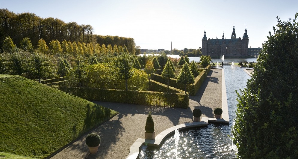 ZahidButtdk's tweet photo. PICNIC PÅ SLOTTET - vi fortjener det kongelige liv!
Frederiksborg Slot og slotshave Hillerød
Søn 29 Juni

Oplevelses tur hvor vi skal se Frederiksborg Slot og Slotshaven som er forskellige haveanlæg: Barokhaven og Landskabshaven. 

https://t.co/pj8kd7gnOW https://t.co/nMQnOv16bd