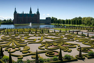 ZahidButtdk's tweet photo. PICNIC PÅ SLOTTET - vi fortjener det kongelige liv!
Frederiksborg Slot og slotshave Hillerød
Søn 29 Juni

Oplevelses tur hvor vi skal se Frederiksborg Slot og Slotshaven som er forskellige haveanlæg: Barokhaven og Landskabshaven. 

https://t.co/pj8kd7gnOW https://t.co/nMQnOv16bd