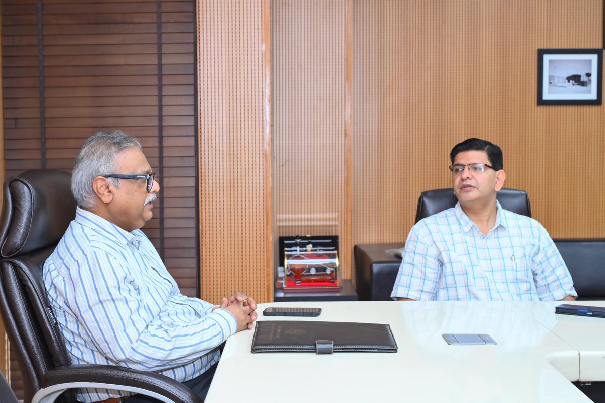 IITKanpur's tweet photo. #IITKanpur and #IIITUna have joined hands to drive academic and research excellence. The institutions signed a Memorandum of Understanding (MoU) to collaborate in areas including joint research, start-up ecosystem development, infrastructure sharing, and advanced skill development. The MoU was signed by Prof. Manindra Agrawal (Director, IIT Kanpur) and Prof. Manish Gaur (Director, IIIT Una), in the presence of Prof. Kumar Vaibhav Srivastava, Acting Dean (R&D), IIT Kanpur.

This partnership aims to foster innovation in emerging technologies through joint projects, faculty and student exchange, entrepreneurship support, and co-development of R&D infrastructure. It represents a strong commitment to contributing meaningfully to India’s growing innovation and research landscape.

Together, IIT Kanpur and IIIT Una envision a future where academic excellence, cutting-edge research, and real-world impact go hand in hand. 

#ResearchCollaboration #IITKanpur #IIITUna #Innovation #StartupIndia #AcademicExcellence #HigherEducation #MoU