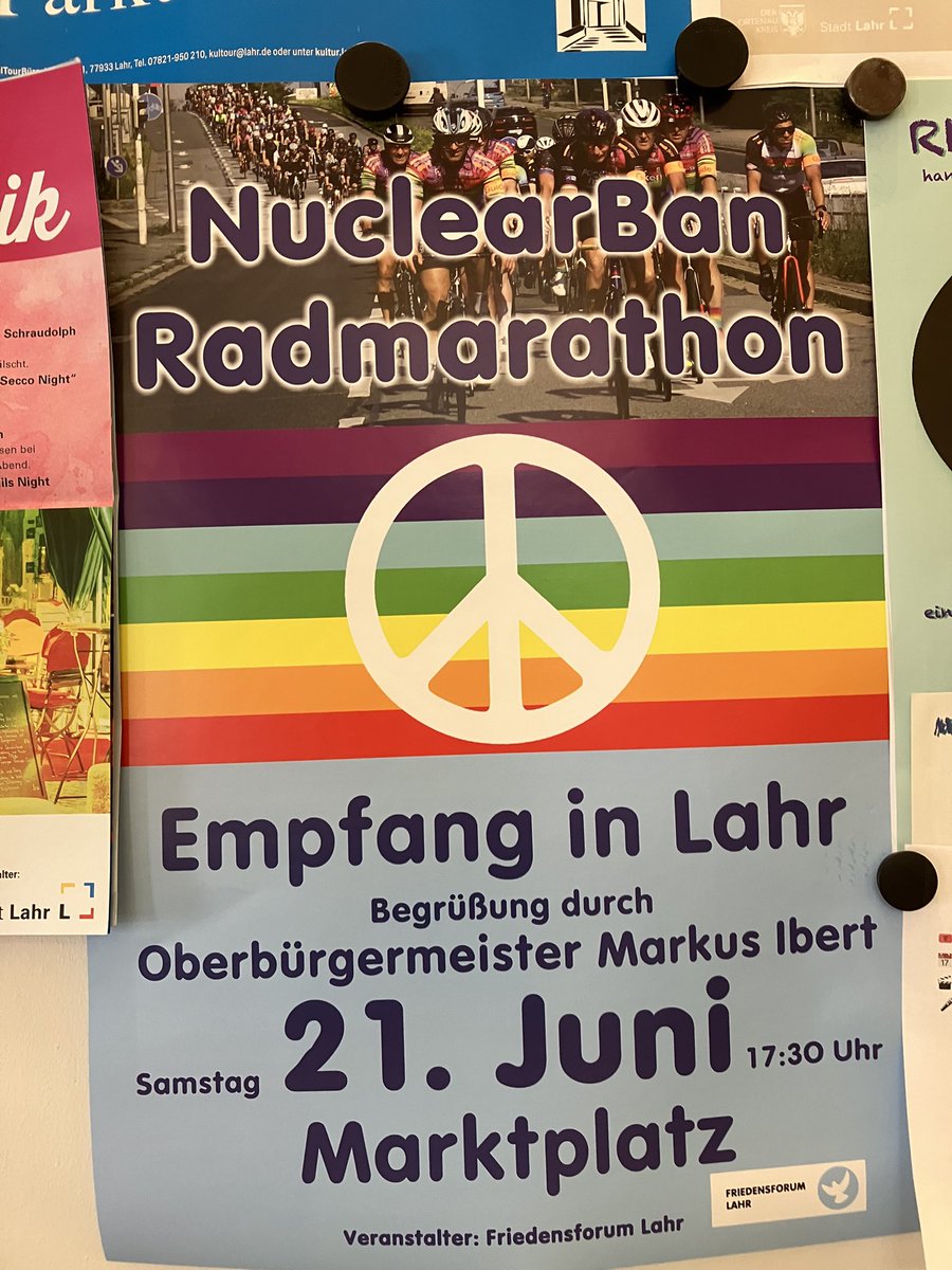 Am Samstag 17h30 Marktplatz Lahr setzen 50 Rennradler ein Zeichen für Frieden. Sie werben mit ihrem Nuclearban Marathon für die Abschaffung aller Atomwaffen wie von der UNO beschlossen. Deutschland hat den Vertrag noch nicht unterschrieben! Wir kommen! nuclearban-tour.de