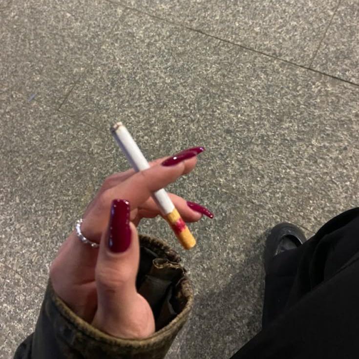 psnsbite's tweet image. последние зачеты на отлично, номер на завтрашний бал подготовлен, осталось проехаться сегодня по бутикам в поисках платья.