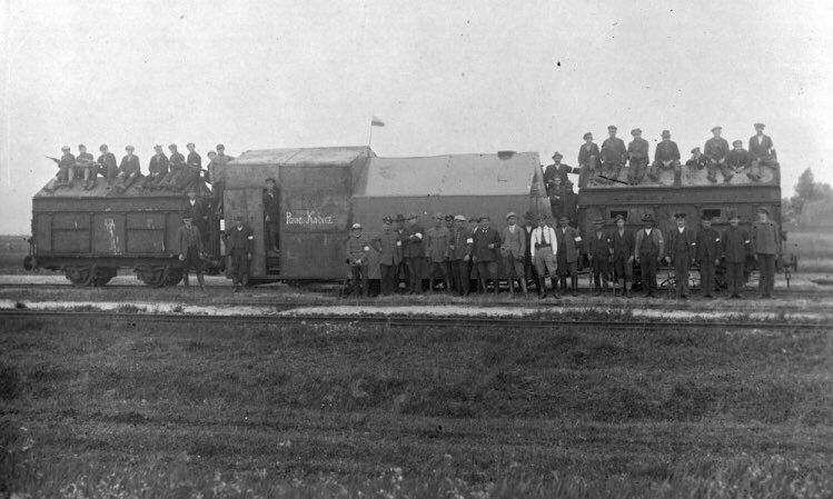 Dziś Narodowy Dzień Powstań Śląskich. Święto przypadające 20 czerwca w rocznicę wkroczenia wojsk polskich na Górny Śląsk w 1922 r. Upamiętnia trzy zrywy z lat 1919–1921 i czci ich bohaterskich uczestników, którzy wywalczyli przyłączenie części Górnego Śląska do odrodzonej