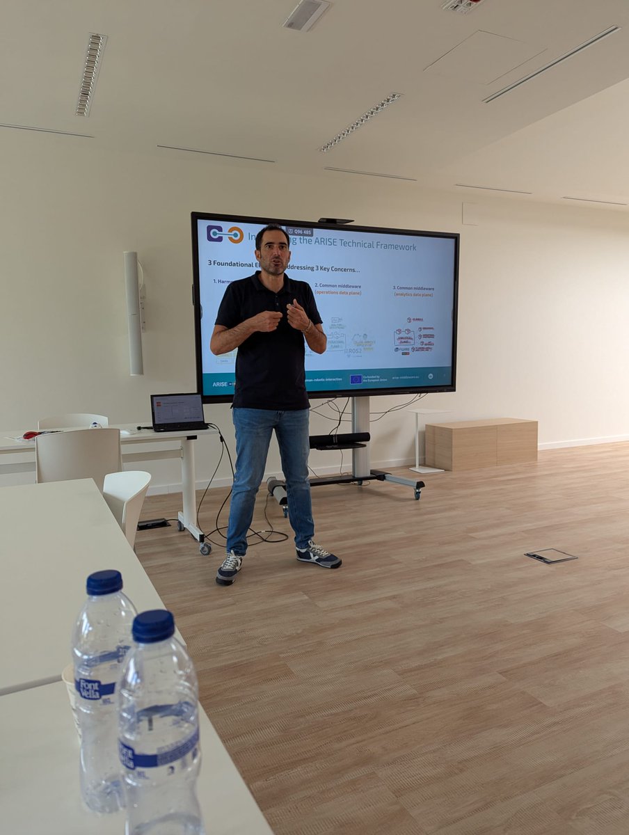CenticTwitt's tweet photo. El equipo de CENTIC ha asistido a una formación en Madrid sobre FIWARE, framework de código abierto para soluciones inteligentes. Centrada en el Context Broker NGSI-LD,  para profundizar en soluciones tecnológicas eficientes e interoperables. #FIWARE #Innovación #CENTIC https://t.co/Kq2JAO5hGL