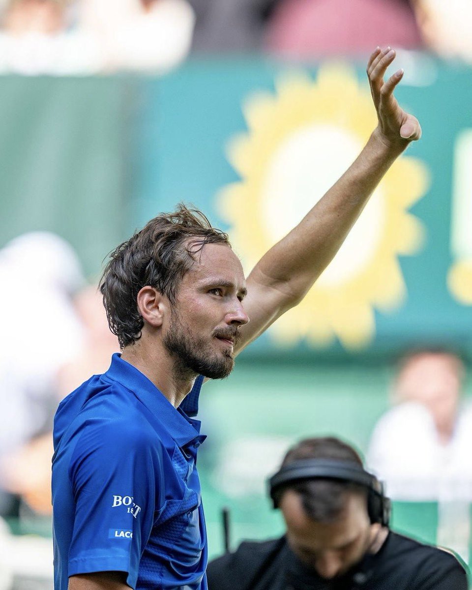 dmedvedevfans's tweet image. Another solid match and Daniil reaches the semifinals in Halle π±
Keep fighting and believing π
@DaniilMedwed | @ATPHalle