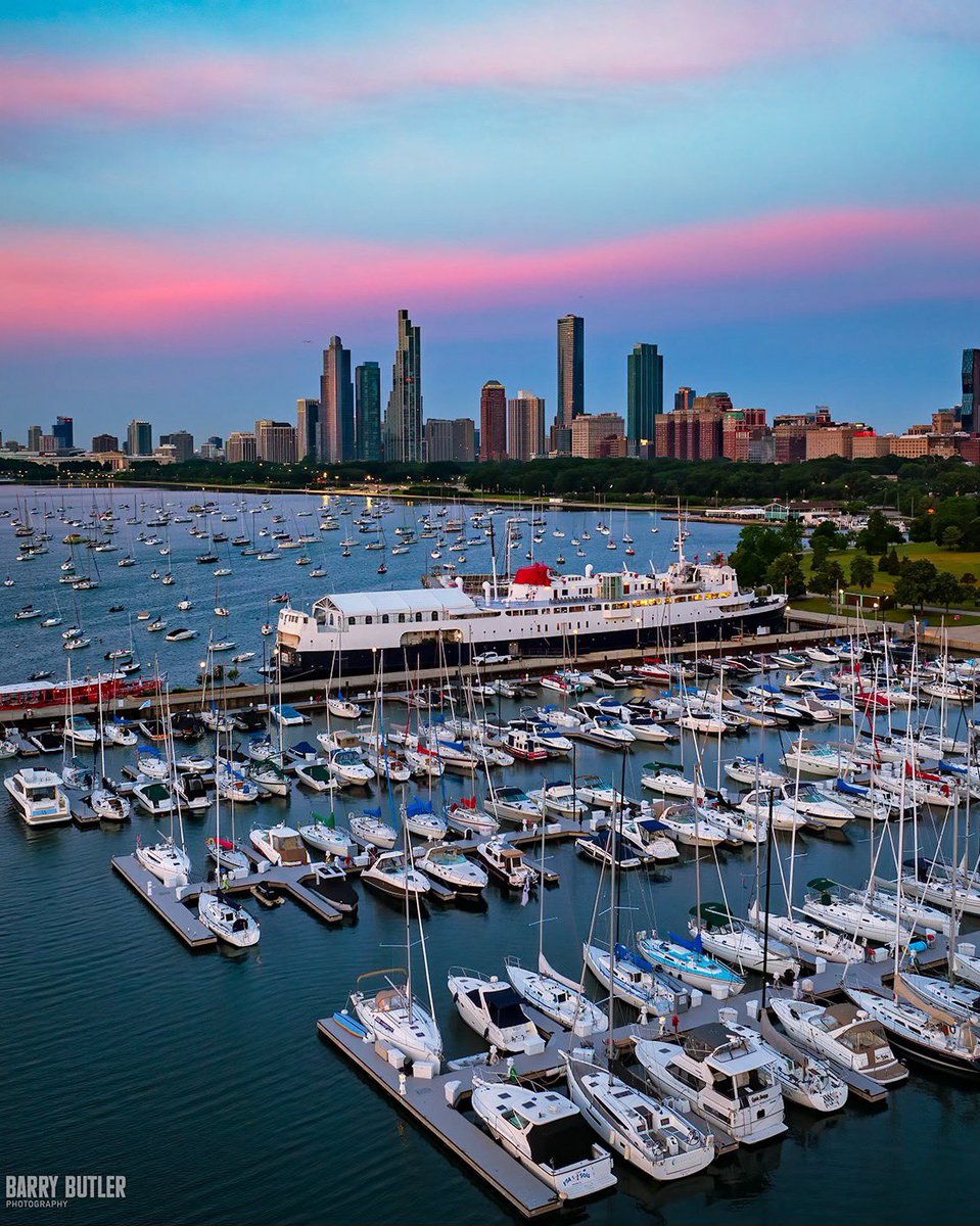 Friday's First Light.  Today in Chicago.  #weather #chicago #ilwx #news #sunrise