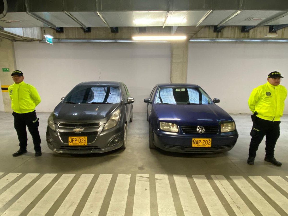 Atención … estos son los dos vehículos que participaron en el atentado contra miguel Uribe ..#Exclusivo <a href="/lafm/">La FM</a>