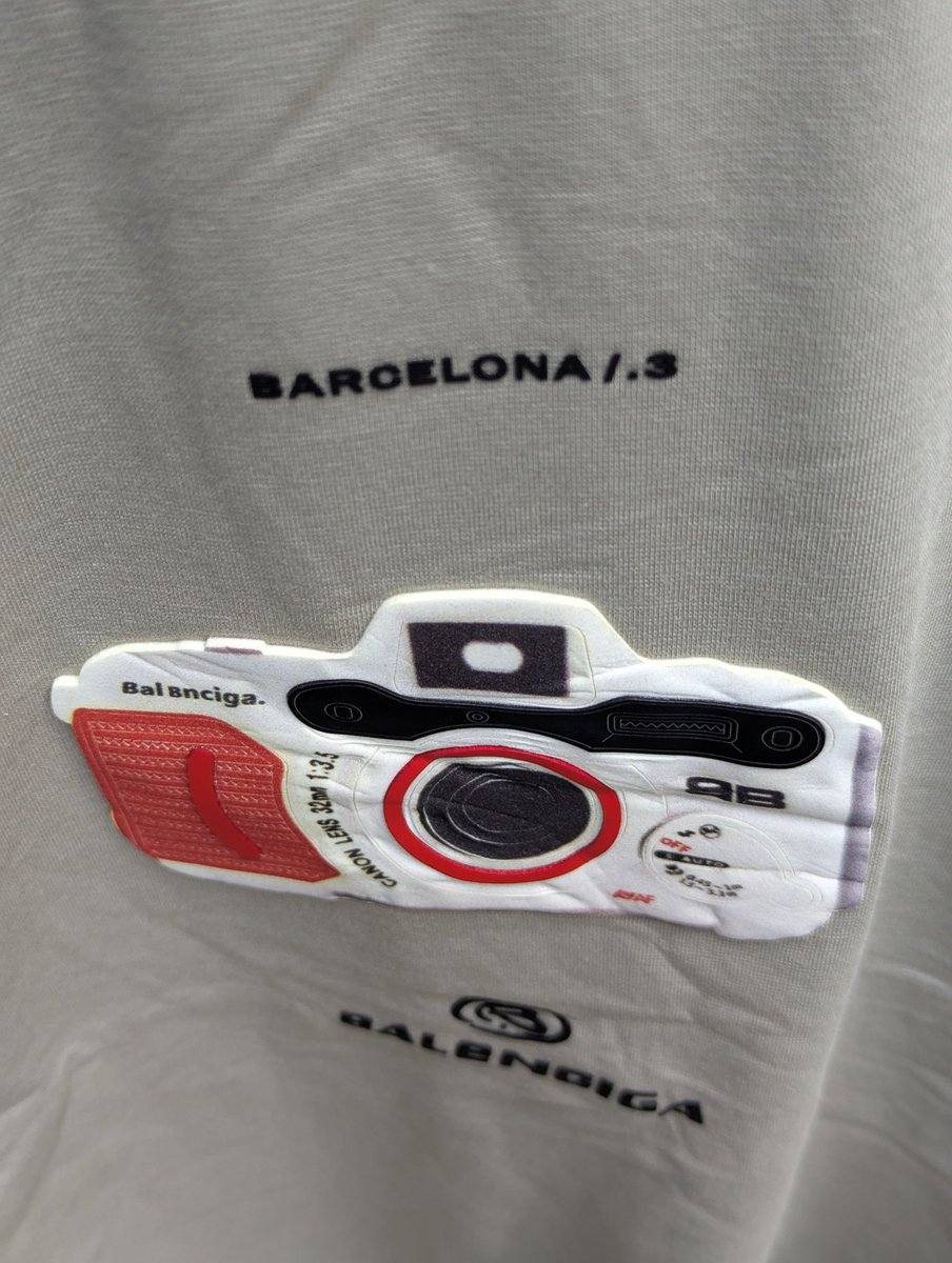 Hizi T shirt kali sana ebu tazama designing ya hiyo picture inavyo vutia.