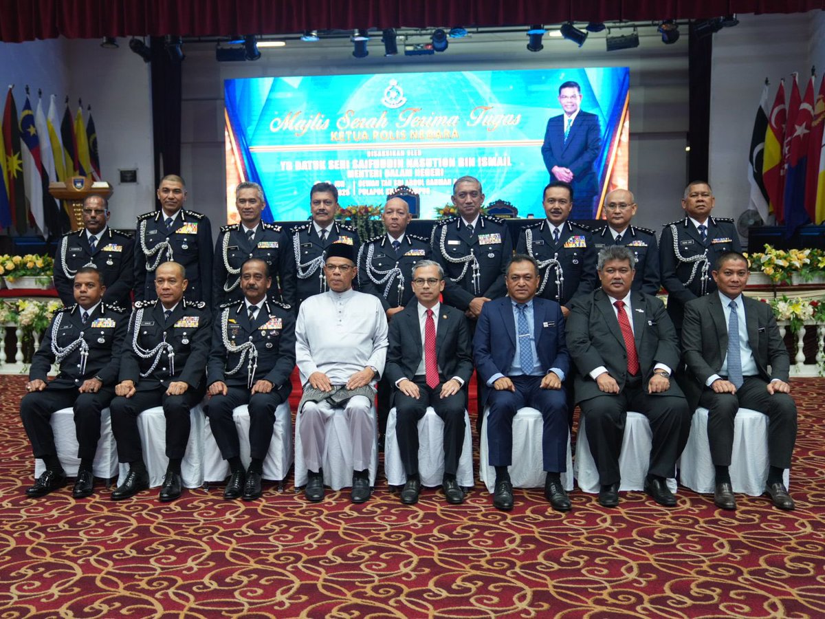 Tahniah Datuk Seri Mohd Khalid Ismail, Ketua Polis Negara ke-15!🫡

Petang tadi saya menghadiri Majlis Serah Terima Tugas dan Pemakaian Lencana Jawatan Ketua Polis Negara yang baharu, disaksikan oleh Menteri Dalam Negeri, Datuk Seri Saifuddin Nasution Ismail.

Saya doakan agar