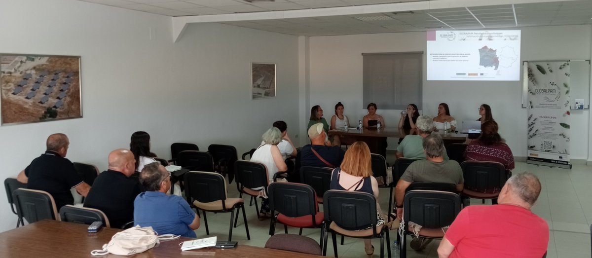 CTAEX_CIT's tweet photo. 📸 Compartimos imágenes de la jornada final de #GLOBALPAM en 📍Tabacoex, Rosalejo (Cáceres).
Hablamos de avances y futuro del sector de plantas aromáticas y medicinales en Extremadura 🌱
¡Gracias a todos los que nos acompañaron! #FEADER https://t.co/kf5xK3gRz2