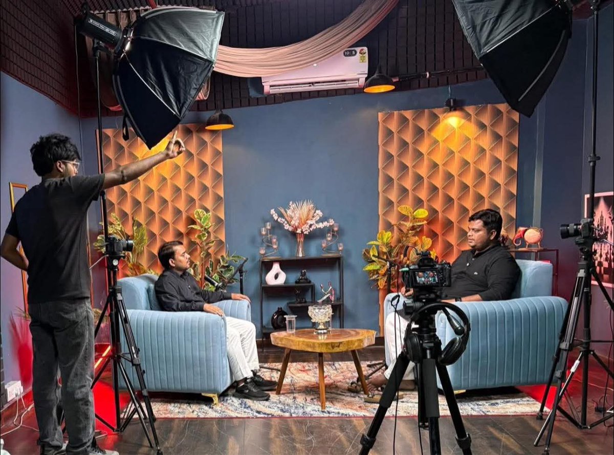 लोहिया वाहिनी के राष्ट्रीय अध्यक्ष अभिषेक यादव जी का शानदार पॉडकास्ट talk with parmindar पर देख सकते हैं…..

यहा उन्होंने जीवन की तमाम चुनौतियों पर खुलकर बात की है और अपने जीवन के तमाम अनछुए पहलुओं के बारे मे बताया है …..
यूट्यूब लिंक:-
youtu.be/a31LuScw06Y
<a href="/AbhishekA2Y/">Abhishek Yadav</a>