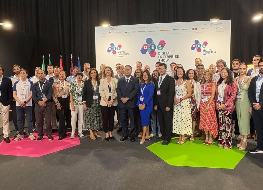 Red Global Mx España (@redglobalmxesp) on Twitter photo La Red Global MX Cap. España en el Digital Enterprise Show 2025 en Málaga, donde México fue país invitado de honor.  🇲🇽✨
🔗 Lee la nota completa aquí: rgmxespana.es/noticias-rgmx-…
🌐 Un paso más para conectar a México con las oportunidades globales.
#NoticiasRGMXES La Red Global MX Cap. España en el Digital Enterprise Show 2025 en Málaga, donde México fue país invitado de honor.  🇲🇽✨
🔗 Lee la nota completa aquí: rgmxespana.es/noticias-rgmx-…
🌐 Un paso más para conectar a México con las oportunidades globales.
#NoticiasRGMXES