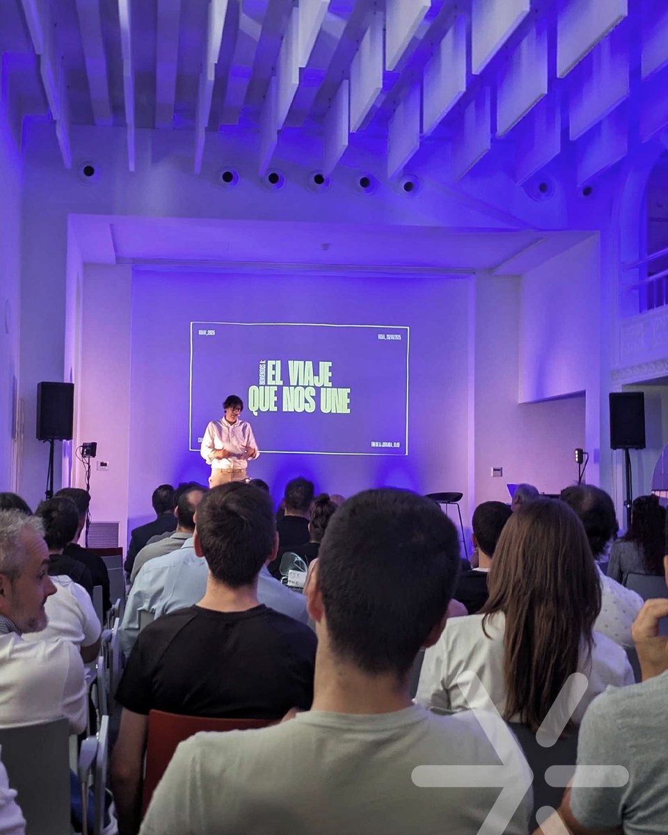 𝗛𝗼𝘆 𝗲𝘀𝘁𝗮𝗺𝗼𝘀 𝗲𝗻 𝗲𝗹 𝗜𝗘𝗗𝗮𝘆 📍

Porque cuando trabajamos con alguien, nos ponemos su camiseta. Nos metemos hasta donde nos dejen.
No entendemos otra forma de hacerlo. Si colaboramos contigo, es para sumar, empujar y ser parte real de tu viaje. No vamos de