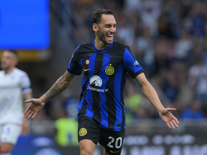 YELLOW RED WALL🦁🇹🇷 (@yellowredwall) on Twitter photo 🚨 Inter, Hakan Çalhanoğlu'nun bonservisini 40 milyon € olarak belirledi. <a href="/Gazzetta_it/">La Gazzetta dello Sport</a> 'in haberine göre Galatasaray; Inter'e 20 milyon €'luk bir teklif yapmaya hazırlanıyor. Türk milli oyuncuya da yıllık net 10 milyon € maaş teklif etmeye hazırlar.
Bu arada Inter Sportif 🚨 Inter, Hakan Çalhanoğlu'nun bonservisini 40 milyon € olarak belirledi. <a href="/Gazzetta_it/">La Gazzetta dello Sport</a> 'in haberine göre Galatasaray; Inter'e 20 milyon €'luk bir teklif yapmaya hazırlanıyor. Türk milli oyuncuya da yıllık net 10 milyon € maaş teklif etmeye hazırlar.
Bu arada Inter Sportif