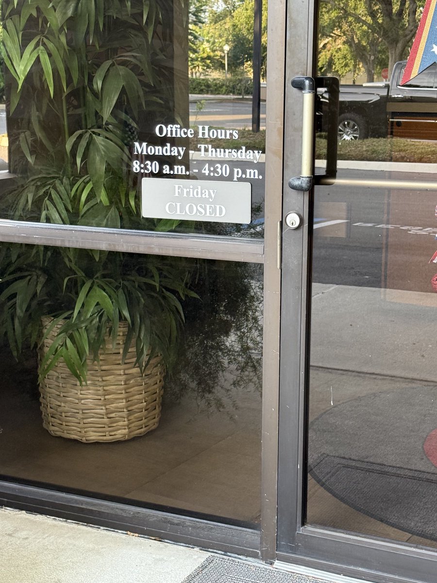 SMBJackieHirsch's tweet image. My office neighbor who is Mon-Thurs and every staff member is off for three days, every week! I aspire to this!
