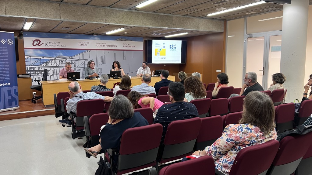 📚Avui, la #URV acull la primera Trobada d’Edició Universitària de la Xarxa Vives, una iniciativa pionera que reuneix representants de les editorials acadèmiques de les universitats catalanoparlants. 

👉diaridigital.urv.cat/la-urv-es-conv…