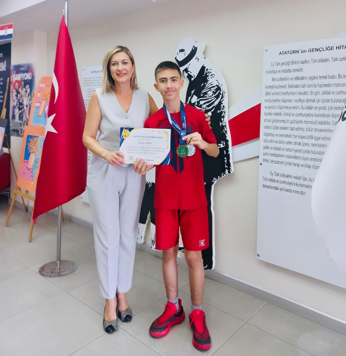 Future Intelligence Students Olympiad Yarışması’nda Matematik ve IQ alanlarında altın madalya kazanan öğrencimiz Yağız Aydın, Dubai’de katıldığı uluslararası turnuvada ise altın ve gümüş madalya kazanmıştır. Tebrik ediyor,başarılarının devamını diliyoruz🏅