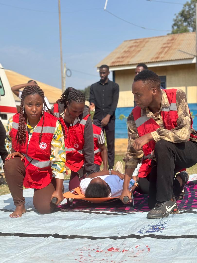 Atwongire Solomon (@atwongiresolom2) on Twitter photo Empowering communities, saving lives! <a href="/UgandaRedCross/">Uganda Red Cross Society</a> , Mbarara Branch, trains individuals in first aid, transforming bystanders into lifesavers. Learn the skills to respond in emergencies and make a difference! <a href="/DrBrianBilalK/">Mwebaze Kanaahe™ Dr.PH</a> #URCS #FirstAid #SaveLives. Empowering communities, saving lives! <a href="/UgandaRedCross/">Uganda Red Cross Society</a> , Mbarara Branch, trains individuals in first aid, transforming bystanders into lifesavers. Learn the skills to respond in emergencies and make a difference! <a href="/DrBrianBilalK/">Mwebaze Kanaahe™ Dr.PH</a> #URCS #FirstAid #SaveLives.