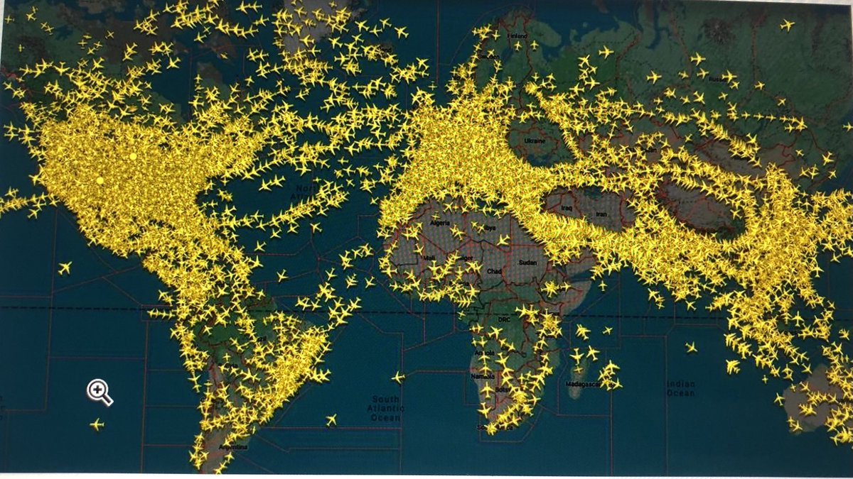 tweethenny's tweet image. Ik heb altijd het idee, dat als je in een vliegtuig zit, je zo’n beetje alleen in de lucht zit maar dat valt lelijk tegen!✈️