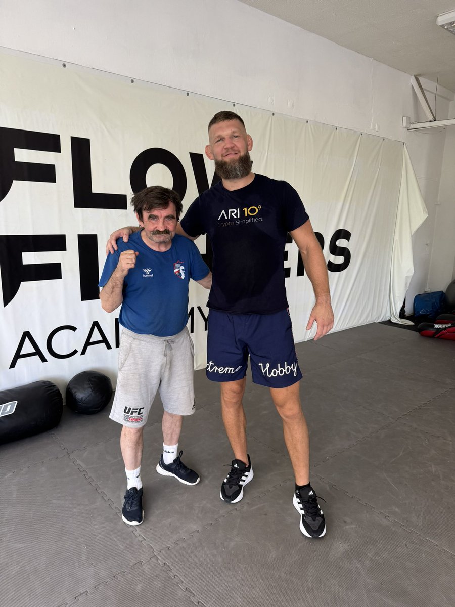 KuberskiPiotr's tweet image. Trener Raubo nie gryzł się w język 🤭
#raubo #boxing #piotrkuberski #qbearteam