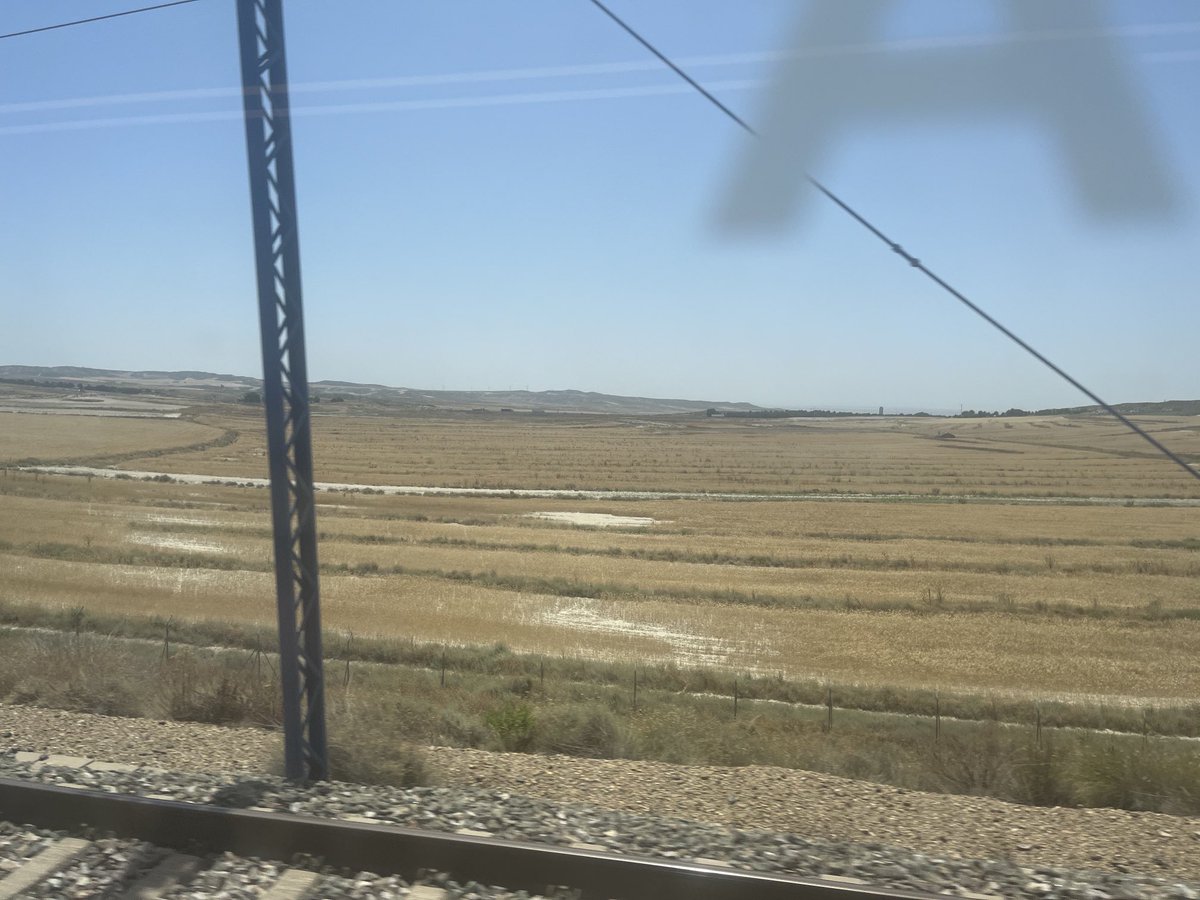 NunitoC's tweet photo. Algú em pot explicar perque per allà als Monegros no hi posen plaques solars i les posen en zones cultivables ??? https://t.co/4Xh2lkMNKs