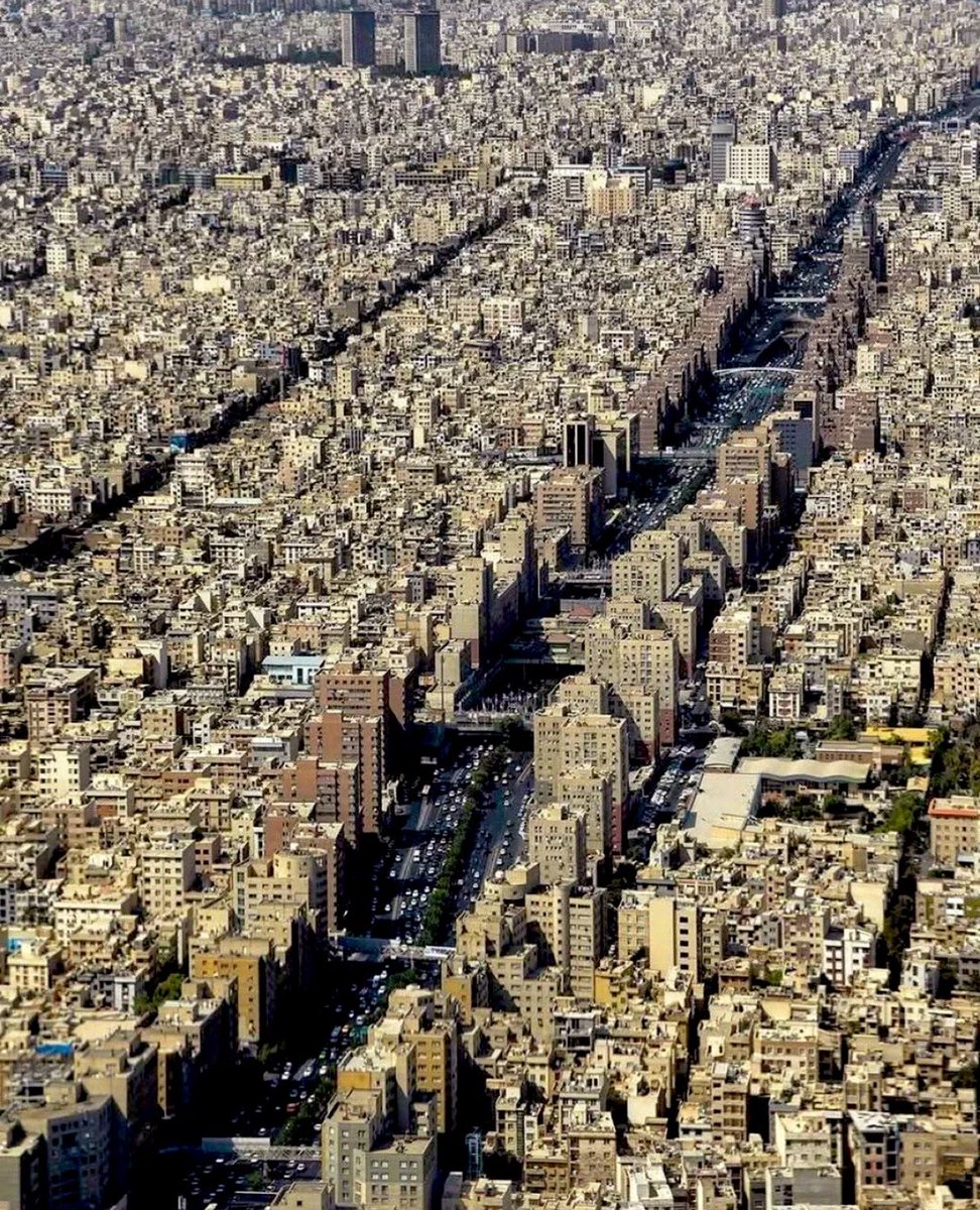 طهران الأسلامية أتحداك تجد فيها مسجد 🕌 واحد يصلي فيه المسلمين .؟؟؟