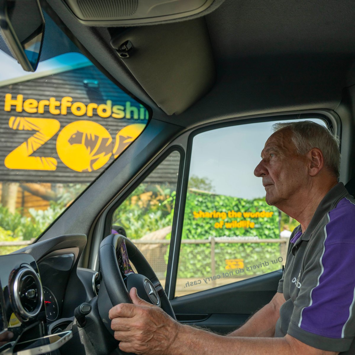 HertsZoo's tweet image. 15 years with @Ocado! 💜
This year marks our 15 year anniversary with @Ocado, helping us provide a variety of fresh and healthy surplus produce for our animals every week! 🥕
The fresh produce might be a little bruised, oddly shaped, or returned by customers but to our…