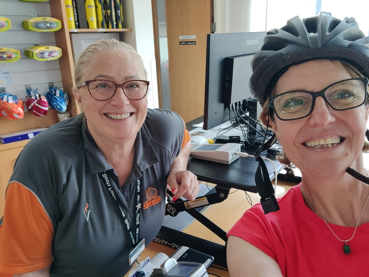 UHertsResearch's tweet image. 👟 Research on the move! Leisha started at Sopwell Nunnery 👻 then on to @stalbansmuseums to talk public engagement 🏛 Next: a ride to Herts Sports Village & then a look at biomechanics in action with Lindsay at the Institute of Sport
#Red4Research2025
