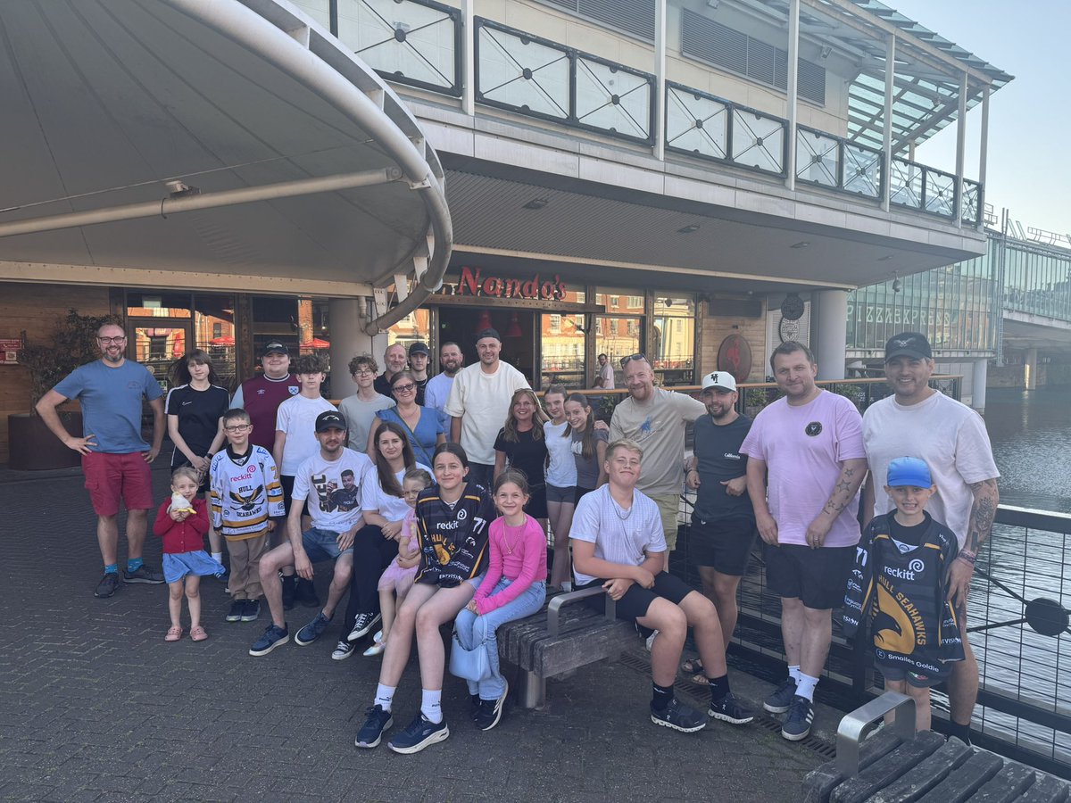 Thank you to everyone who came out to Nandos Princes Quay last night braving to be in the group photo and a special congratulations to Oscar Stapley who won the signed and framed Emil Svec jersey on the night courtesy of our incredible sponsors, Create My Kitchen! 👏🏼

We hope to
