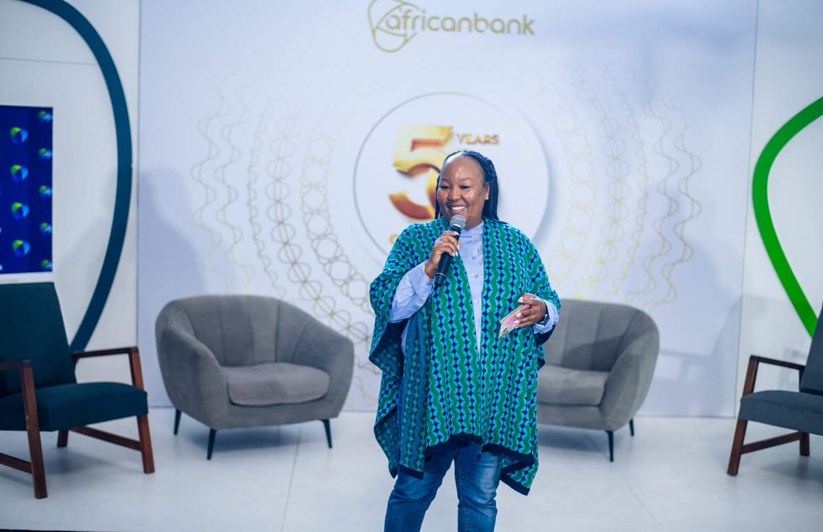 AfricanBank's tweet image. “Don’t be afraid, be audacious!” – Elizabeth Ramashala’s words lit up our #YouthMonth Sip &amp;amp; Paint, where we hosted the youth of our Youth Development programmes.

We’re more than just a bank, we back the youth of SA in action!

#AfricanBank #AudacityToBelieve #AudaciousYouth