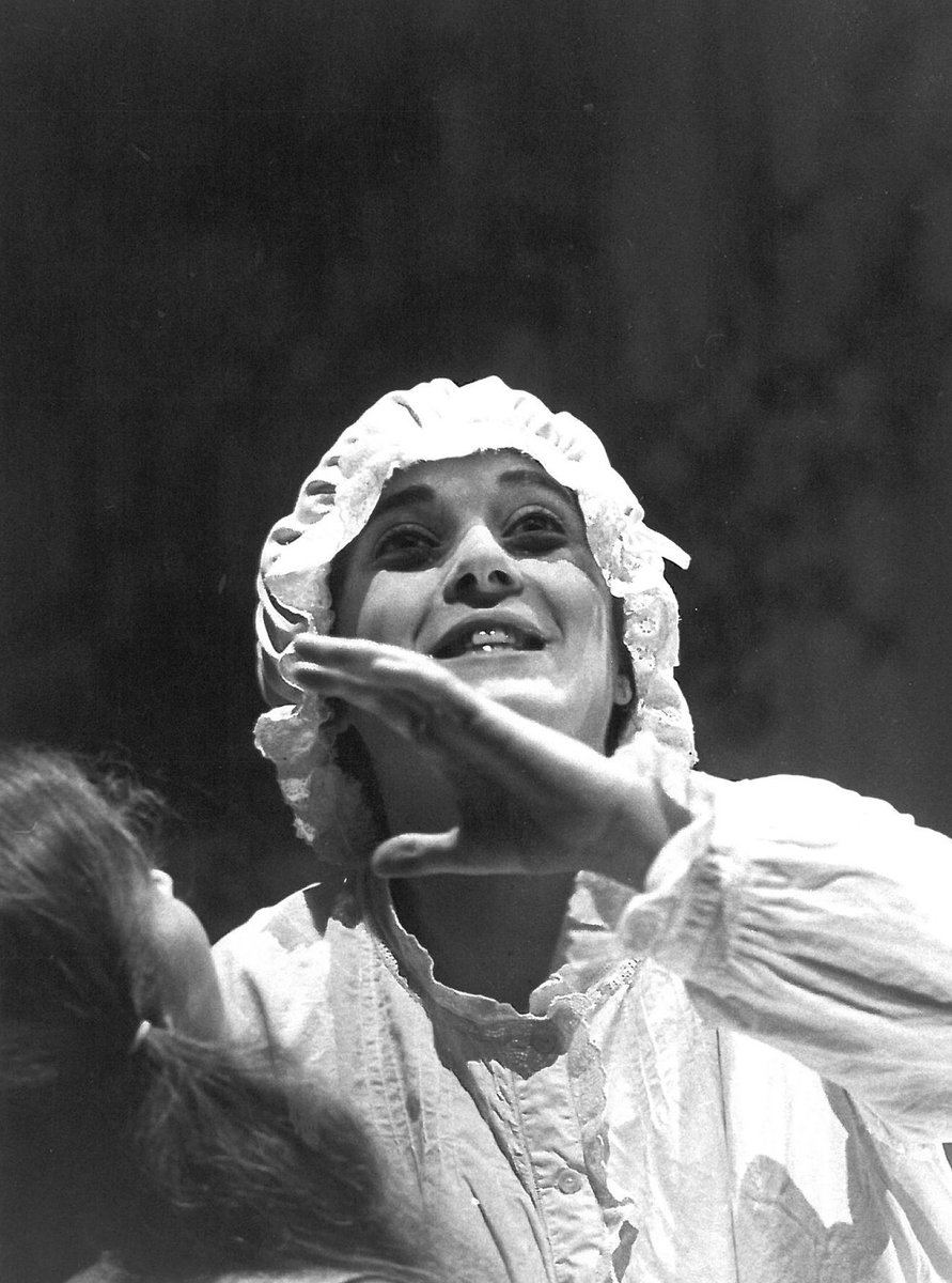 Una de les ànimes de Dagoll Dagom fa anys avui🎂

Per molts anys, Anna Rosa!

Gràcies transmetre'ns la teva passió pel teatre💙

#dagolldagom #teatremusical