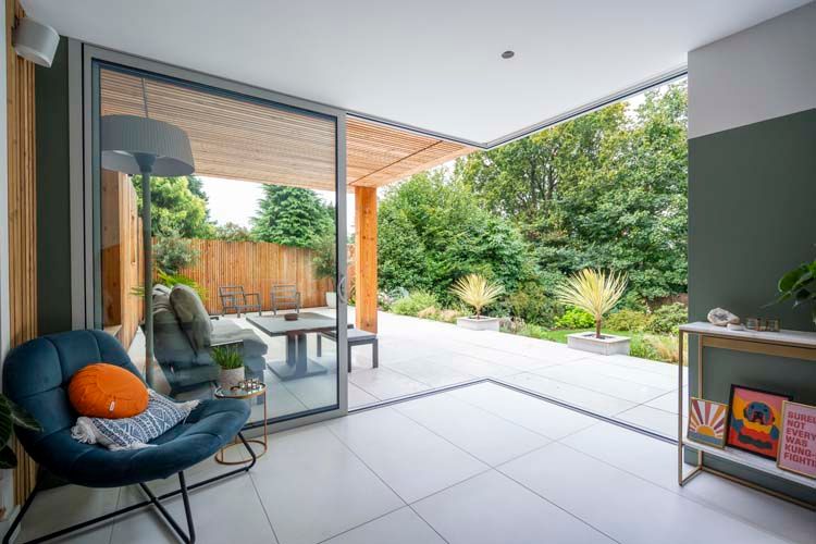 Hello Friday! The perfect place to relax and enjoy the sunshine this weekend. shorturl.at/CZmTS