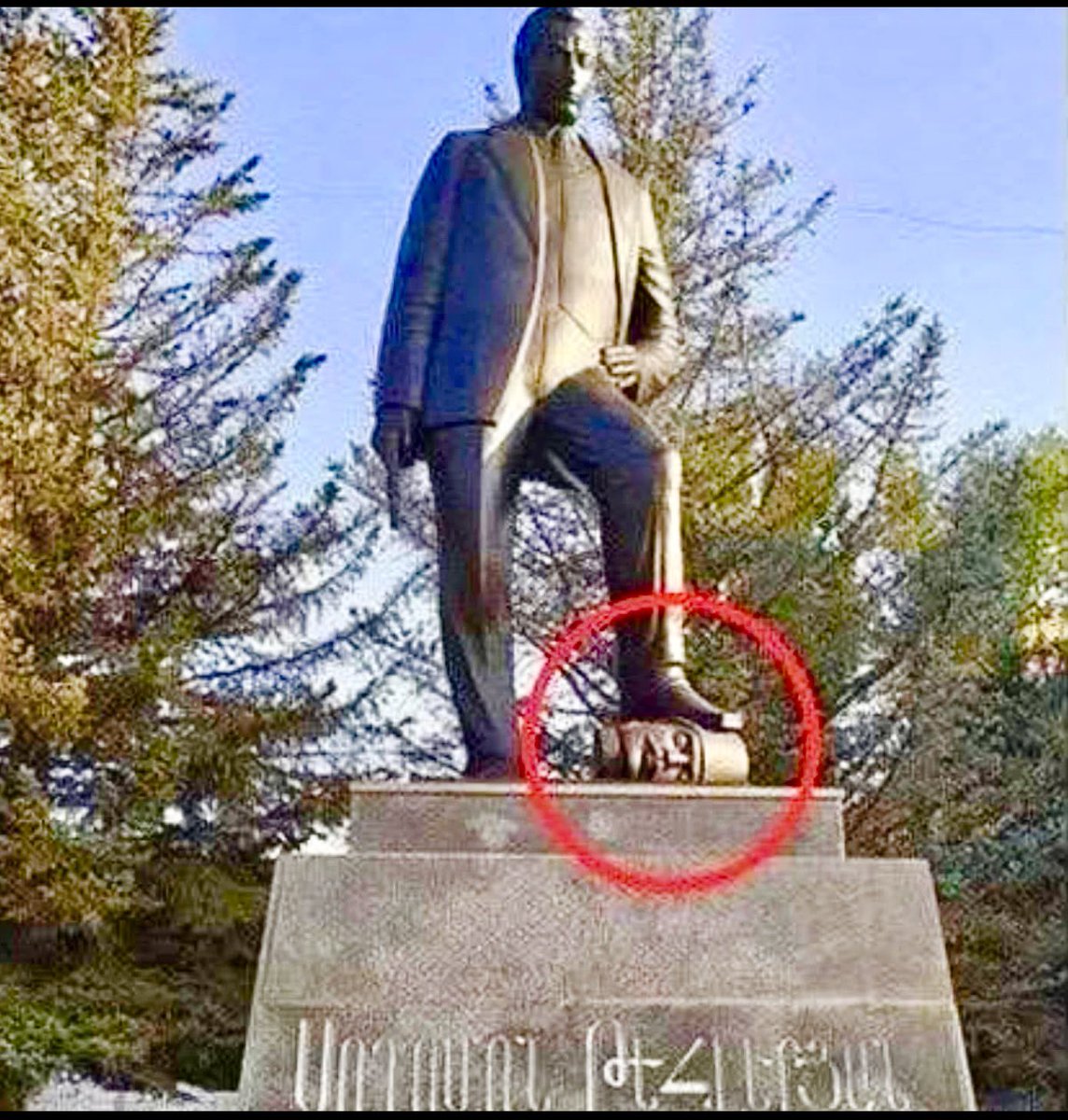 Siz, Talat Paşa’dan rahatsı olan Türk düşmanları:
Sizin, bize hümanizm konusunda verebileceğiniz zerre insanlık örneği yoktur.
 Ermenistan'a dikilen, Talat Paşa'nın katili olan Soğoman Tehliryan’ın ayağının altında tasvir edilen MİLLİ ŞEHİDİMİZ Talat Paşa’nın bu heykeli