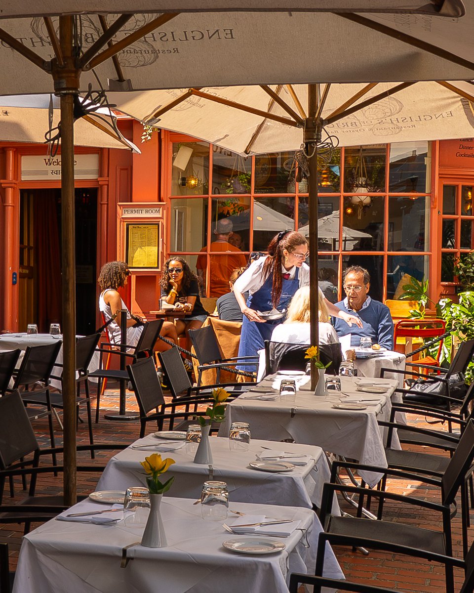 EnglishsoB's tweet image. Brighton’s forecast? Sunshine with a high chance of oysters. ☀️🦪
Join us this weekend for seafood favourites, sparkling wine, and terrace tables made for people-watching in the Lanes.
📍 Walk-ins welcome | Book via the link in bio
#EnglishsOfBrighton #TerraceDining