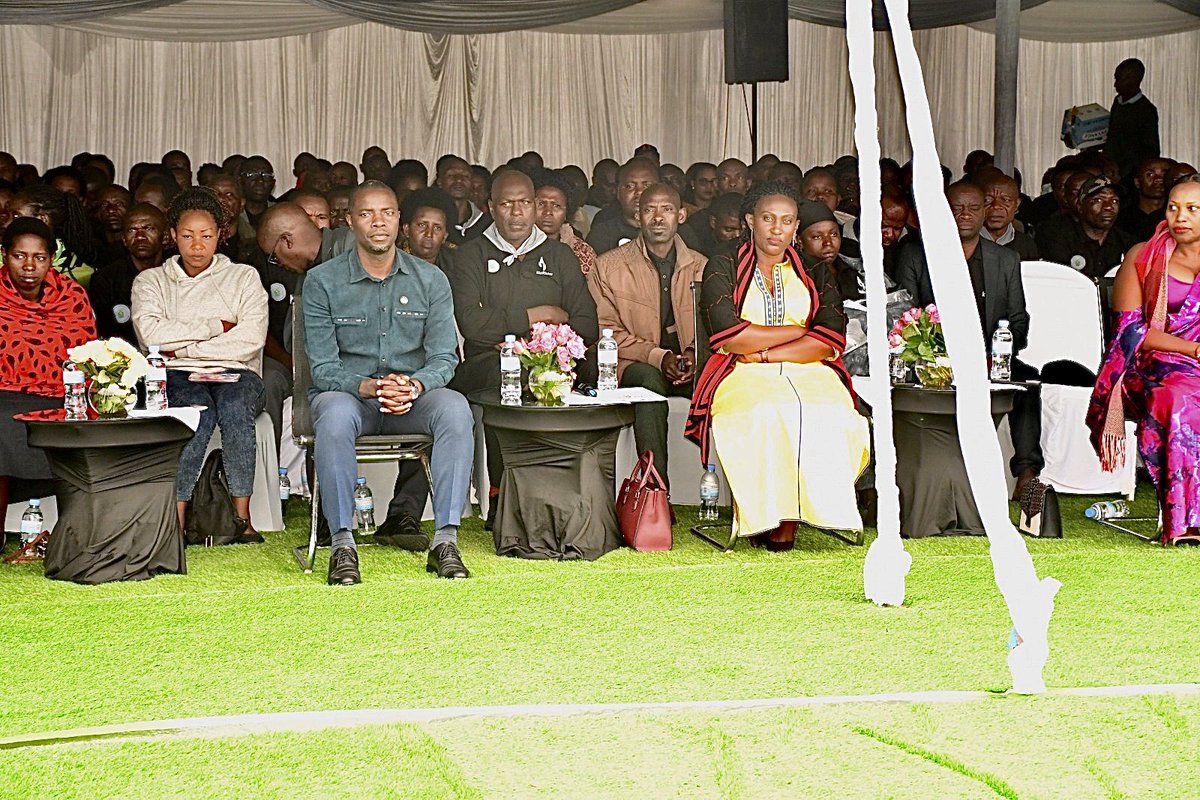 Southern Province | Rwanda (@rwandasouth) on Twitter photo Aka kanya, Guverineri <a href="/AKayitesiAlice/">Kayitesi Alice</a> ari kumwe n'Umuyobozi w'Akarere ka <a href="/Nyamagabe/">Nyamagabe District</a> , bari kwifatanya n'Urugaga Nyarwanda rw'Amakoperative (NCCR), mu muhango wo kwibuka ku nshuro ya 31 Jenoside yakorewe Abatutsi mu 1994. uri kubera ku Rwibutso rwa Jenoside rwa #Murambi. Aka kanya, Guverineri <a href="/AKayitesiAlice/">Kayitesi Alice</a> ari kumwe n'Umuyobozi w'Akarere ka <a href="/Nyamagabe/">Nyamagabe District</a> , bari kwifatanya n'Urugaga Nyarwanda rw'Amakoperative (NCCR), mu muhango wo kwibuka ku nshuro ya 31 Jenoside yakorewe Abatutsi mu 1994. uri kubera ku Rwibutso rwa Jenoside rwa #Murambi.