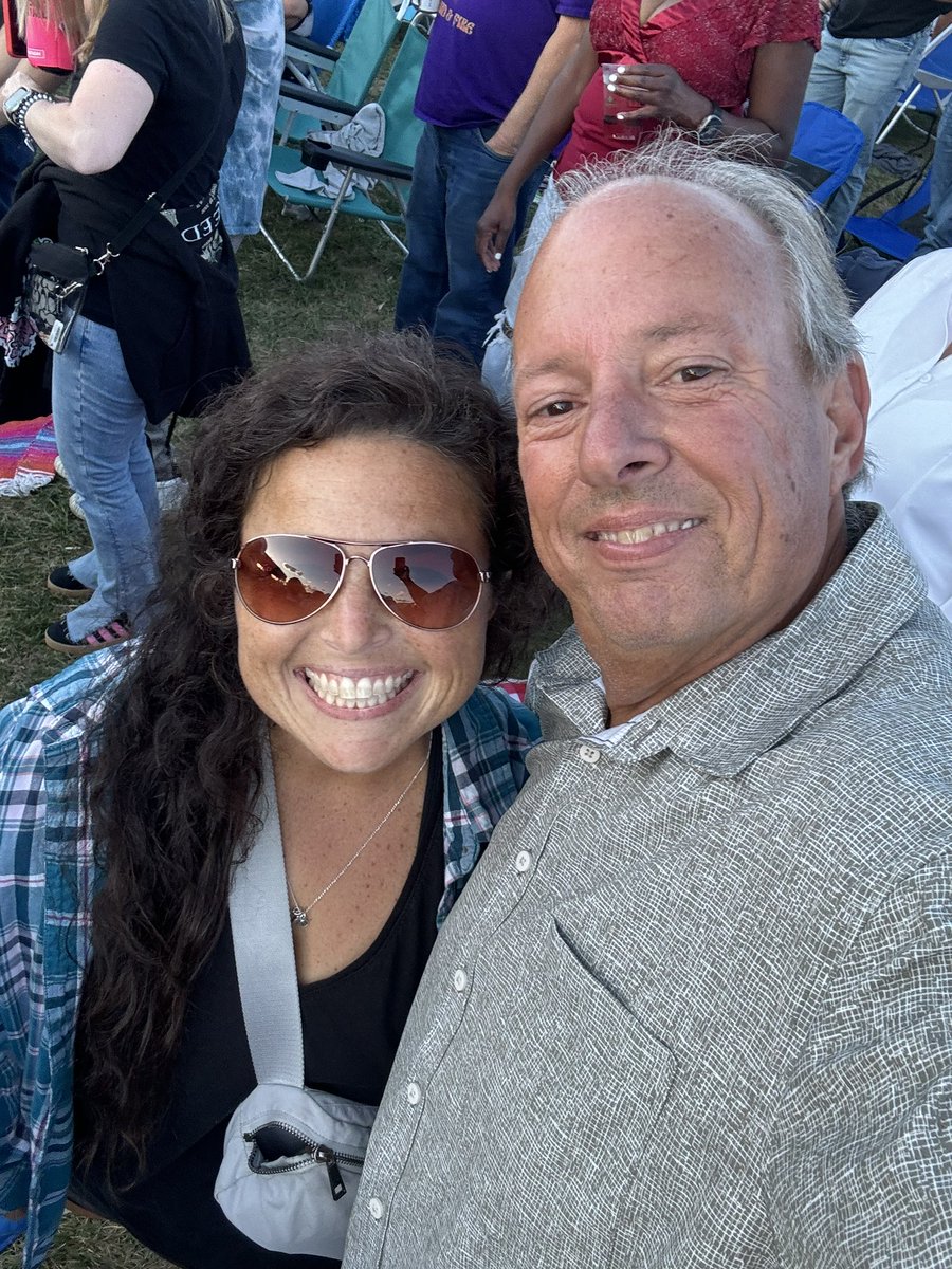 CoachEdMarcum's tweet image. Happy birthday Alyssa! Beyond proud to be your Dad! Love you😃