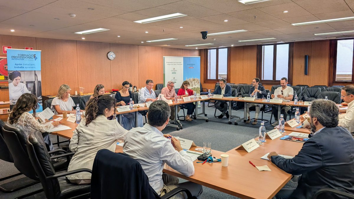 📍Desayuno de trabajo sobre #FPDual con <a href="/EDUN_IB/">EDUNIB</a> y empresas Aportantes y Socios Business de Cambra Mallorca, en el marco de #FPPyme de <a href="/camarascomercio/">Cámara de España</a>. Una oportunidad para compartir propuestas y construir una FP Dual de calidad.
🔗 cambramallorca.com/noticias/15123…
#FondosEuropeos