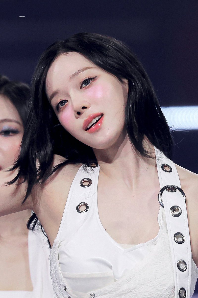 STUNNING

#Winter #윈터 #aespa #에스파