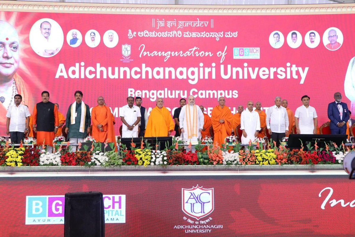 Gurudevnk16's tweet photo. ಅಪ್ಪಟ ಕನ್ನಡ ಒಕ್ಕಲಿನ ಮಠದಿಂದ 
ಕನ್ನಡದ ಅವಗಣನೆ, ನಮ್ಮಂಥ ಲಕ್ಷಾಂತರ ಕನ್ನಡ ಕುಲದ ಭಕ್ತರ ದುಡ್ಡಿನಿಂದ ಬೆಳೆದ ಮಠ
ಇಂದು ಕನ್ನಡ ಬೇಡವಾಗಿದೆ. ಧಿಕ್ಕಾರ ನಿಮ್ಮ ನಡೆಗೆ.
#ಕನ್ನಡಅಸ್ಮಿತೆ 💛❤️ https://t.co/pWIXO05k0k