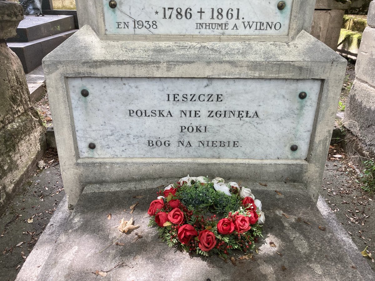sochanska's tweet image. 🇵🇱🇫🇷 Polish Graves at Montmartre Cemetery. 🕯️This resting place, known for its artistic and literary legends, is also home to many notable🇵🇱figures who found refuge, inspiration, or exile in Paris @PLenFrance @Polska @moscicka_dendys