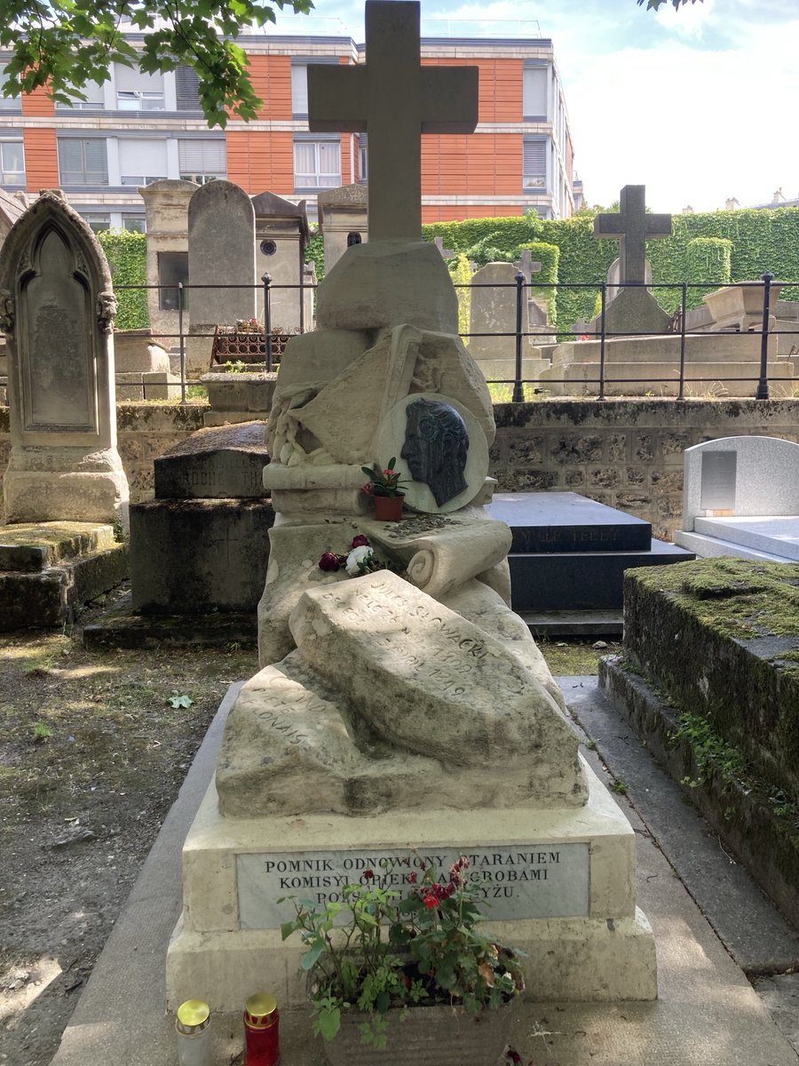 sochanska's tweet image. 🇵🇱🇫🇷 Polish Graves at Montmartre Cemetery. 🕯️This resting place, known for its artistic and literary legends, is also home to many notable🇵🇱figures who found refuge, inspiration, or exile in Paris @PLenFrance @Polska @moscicka_dendys