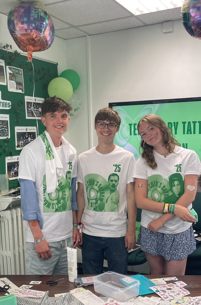 CuthsSociety's tweet image. Cuth’s Day 2025 is underway! 🌞 Perfect weather to keep the Cuth’s Week celebrations going. Huge thanks to our JCR and staff for making today happen, enjoy every moment! 💚 #CuthsDay #CuthsWeek2025 #TeamCuths