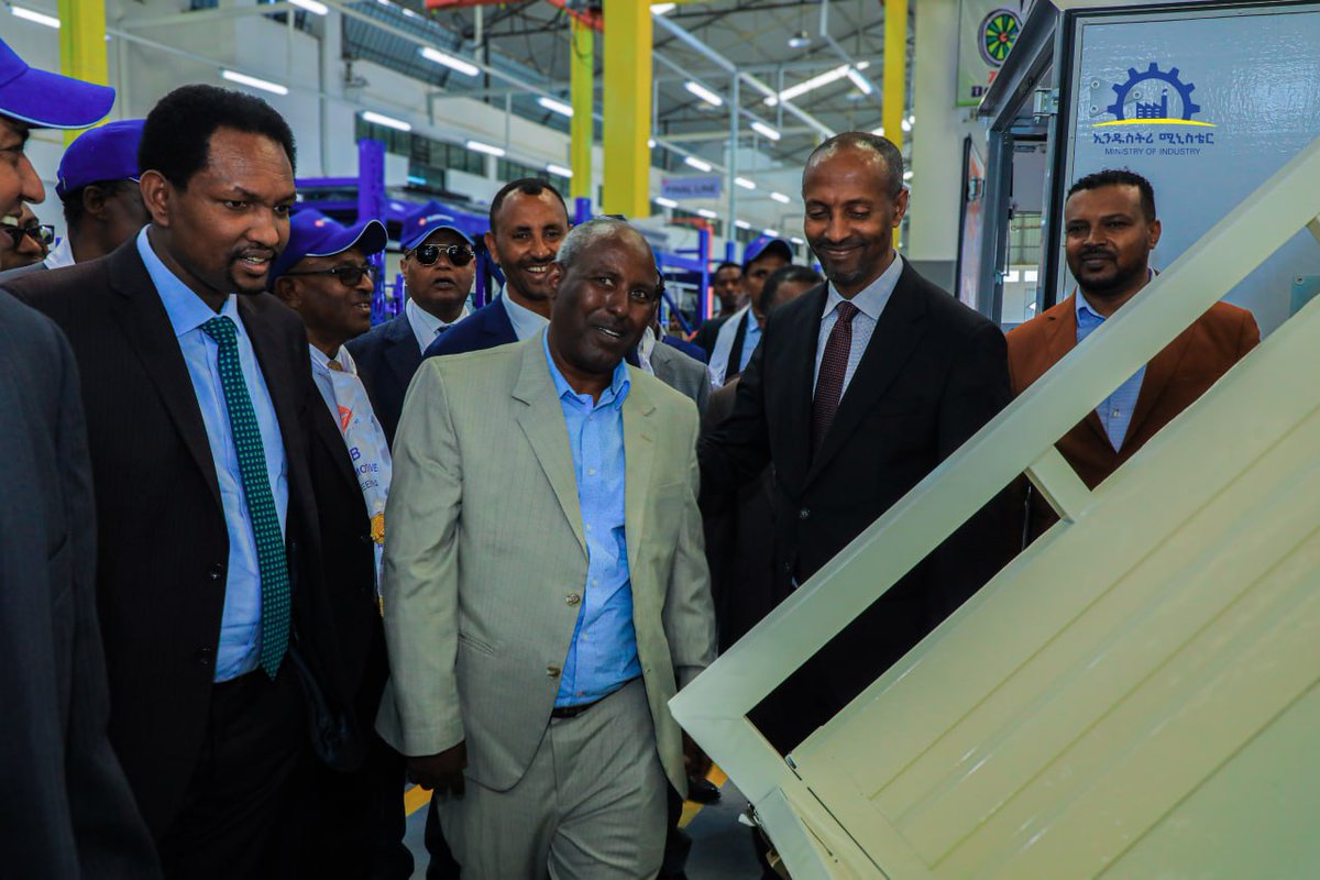 ሃገራዊ ዕድገትን የምናረጋግጠው አምራች ኢዱስትሪውን በመደገፍ ነው (አቶ መላኩ አለበል)
===========================================
ሰኔ 13/2017 ዓ.ም (ኢሚ)  ፈቃዱ ፀጋዬ ቢዝነስ ግሩፕ የቤት እቃዎች እና የመኪና ሞተር መገጣጠሚያ፤ የኢንዱስትሪ ሚኒስቴር