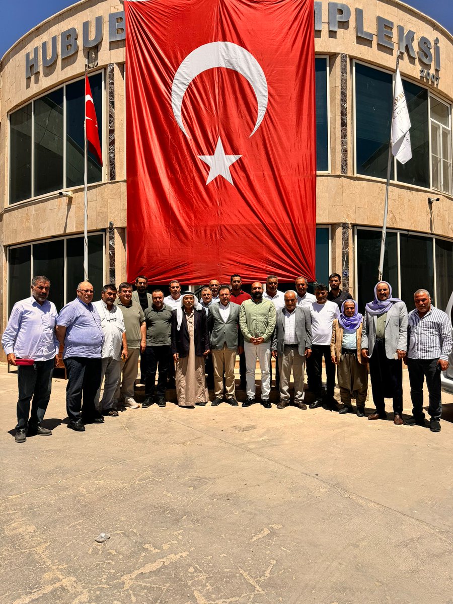 Bugün, Yönetim Kurulu Üyemiz Sayın Sabri Akaltun ve değerli Meclis Üyelerimiz ile birlikte Viranşehir Zahireciler Borsası Başkanı Sayın Remzi Atan’ı ziyaret ettik. Ziyaretimizde, yerel ticaretin güçlendirilmesi, üreticilerimizin ihtiyaçları ve çözüm önerileri üzerine verimli bir