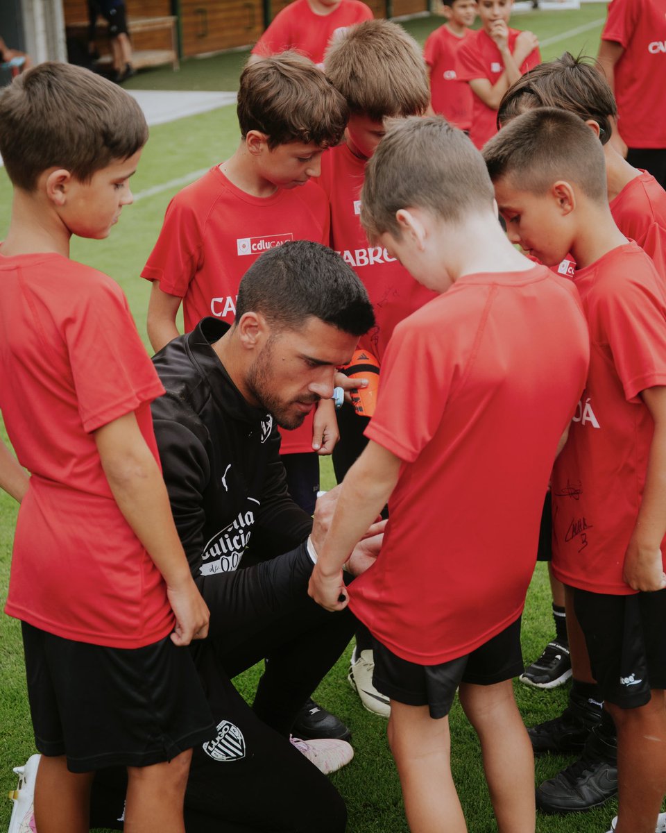 CDeportivoLugo's tweet photo. ‼️ 𝑼́𝑳𝑻𝑰𝑴𝑨 𝑺𝑬𝑴𝑨𝑵𝑨 𝑫𝑬 𝑰𝑵𝑺𝑪𝑹𝑰𝑪𝑰𝑶́𝑵𝑺 nos #CDLUCamp! 

🙌 Desfruta do mellor campus de verán en Ribadeo e Escairón (do 30 xuño ao 4 de xullo) 

📥 Información e inscricións en https://t.co/KLuhS4W2xO! 

#ForzaLugo https://t.co/SamepEjZq8