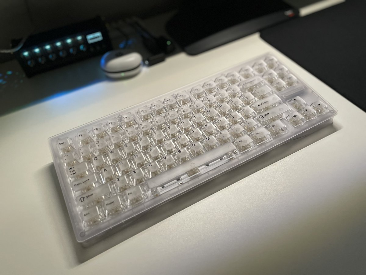 UR Studio UR80届いたー！
ドタボのケーブル待ちだからまだ使えないけど一旦組み！