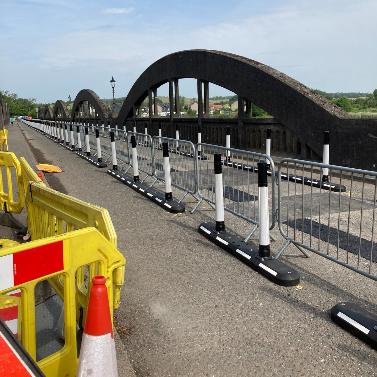 🚗 Kirkcudbright Bridge Reopening Update 🚗

Kirkcudbright Bridge is scheduled to reopen to cars and light vans on Wednesday 2 July under single-lane traffic.

Thanks for your patience. 🙌

For more info, including the vehicle restrictions: orlo.uk/EavTm