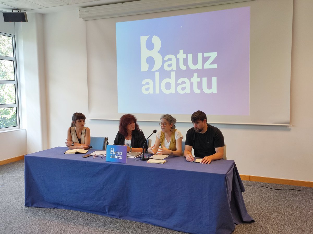 📜 ITUN SOZIOPOLITIKOAREN OINARRIAK

113 gizarte eragilek sinatutako #BatuzAldatu akordioaren Talde Eragilea euskararen aldeko Itun Soziopolitiko berriaren edukiak zehazten aritu da urtebetez.

Gaur aurkeztu dituzte etorkizuneko hizkuntza-politikaren oinarriak:

[HARIA👇]