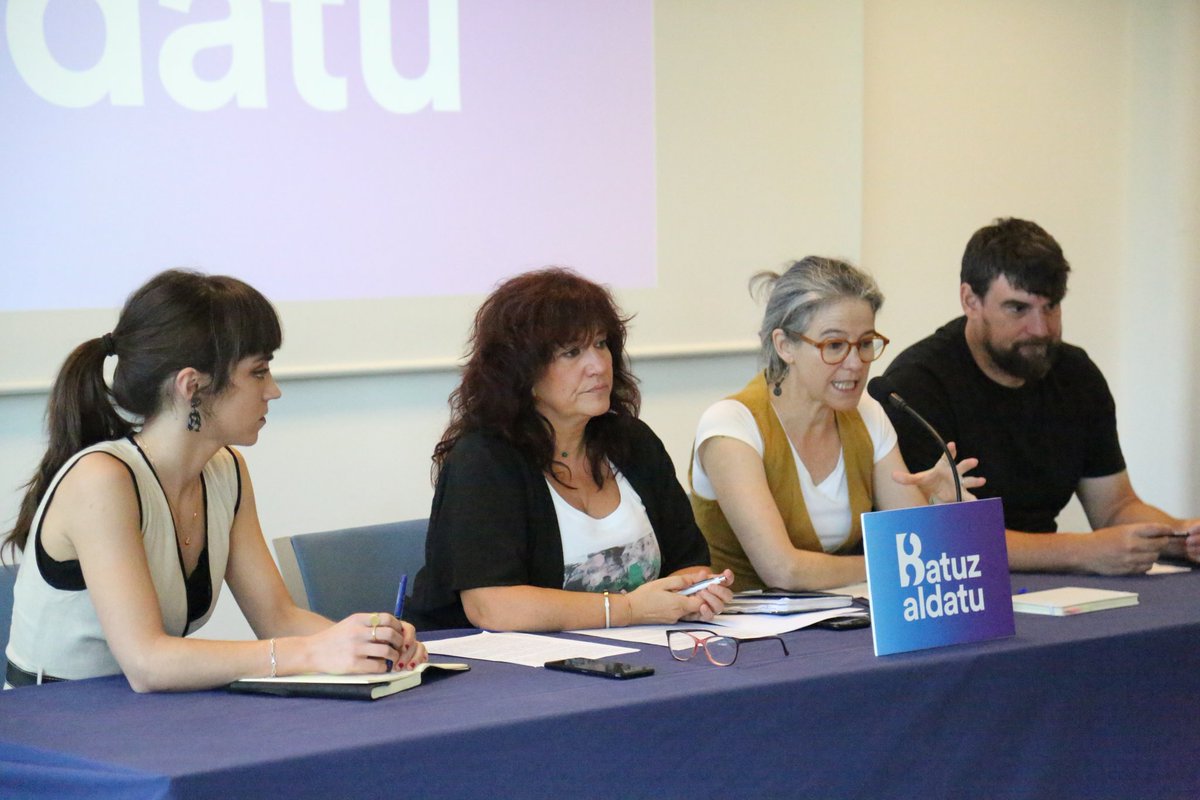 Euskararen ezagutza unibertsalizatzea eta erabilerarako baldintzak sortzea.

Prozesua azaldu dute Idurre Eskisabel Kontseiluko idazkari nagusiak, Aitziber Blanco dinamizatzaileak, eta Igor Arenaza (<a href="/AthleticClub/">Athletic Club</a>) eta Leire Alberdi (<a href="/EkaAcuv/">EKA/ACUV</a>) Talde Eragileko kideek.

[HARIA👇]